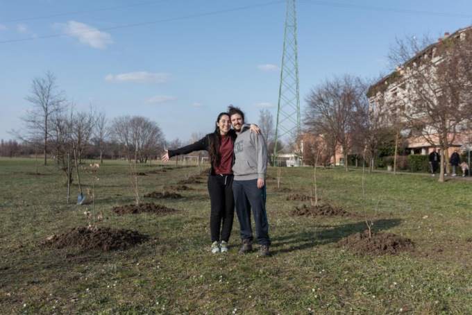Laura e Davide si sposano e regalano… 50 alberi alla città