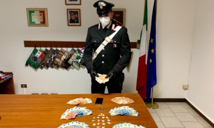 Nelle mutande una sessantina di dosi di cocaina a casa oltre 20mila euro: arrestato