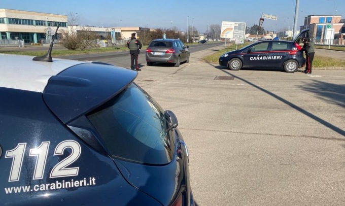 Aveva un fucile (non dichiarato) e rubava gasolio ma era a “spasso”: arrestato dai Carabinieri