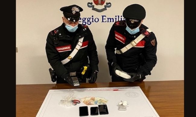 Girava per Reggio Emilia con il giubbotto “imbottito” di cocaina