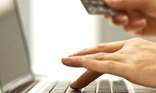 Si finge malata su Facebook e frega all’amico 15mila euro