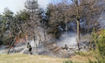 Incendio a Castellarano: le fiamme al limite delle abitazioni