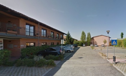 Violenta l'ex compagna in Lombardia e poi scappa: si era nascosto in un hotel di Reggio Emilia