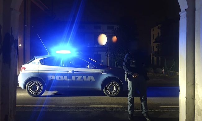 32enne tenta furto in un negozio: circondato e arrestato dalle Forze dell’Ordine