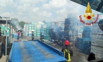 Incendio alla ceramica Gazzini di Rubiera: distrutti 60 bancali di piastrelle