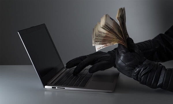 10mila euro per ricongiungersi con l’amata, conosciuta via social (ma era una falso profilo)