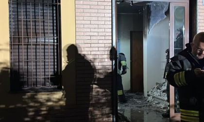 Incendio in un condominio: sei persone in ospedale