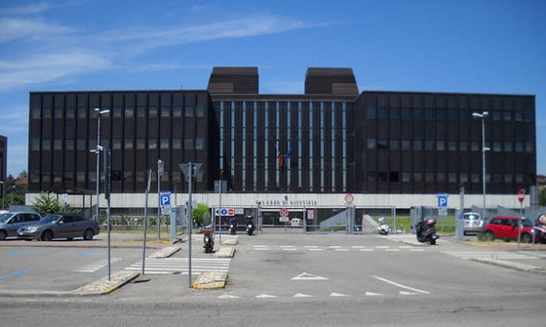 Pensionata in Tribunale con coltello di 17 cm: denunciata dai carabinieri