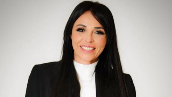 Scandiano, la consigliera Elena Diacci avvicinata da un’auto con un uomo completamente nudo al volante
