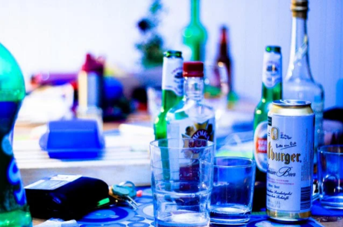 Reggio Emilia, firmate quattro ordinanze sul consumo di alcol negli spazi pubblici