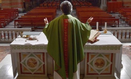 Il vescovo mette in guardia i fedeli dalle messe "abusive" in latino