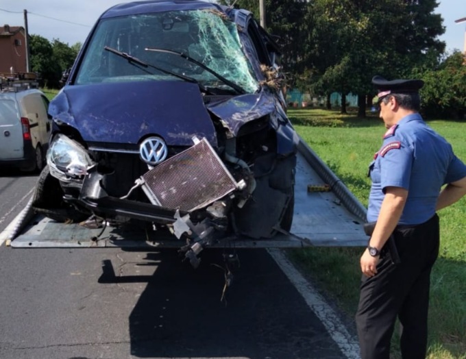Bagnolo in piano, perde il controllo del veicolo ed esce fuori strada: ferita una 42enne