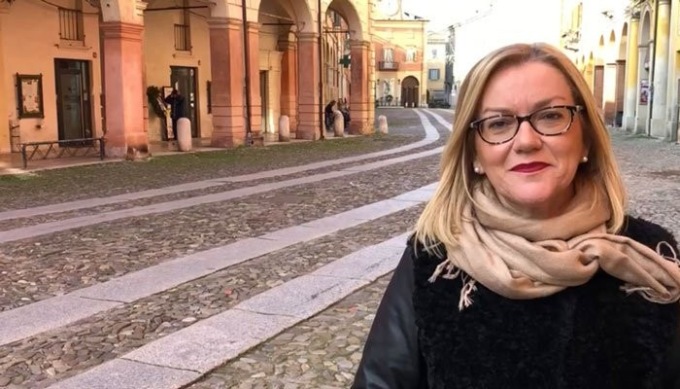 Correggio, la sindaca si è dimessa per candidarsi alle elezioni: il Comune sarà commissariato