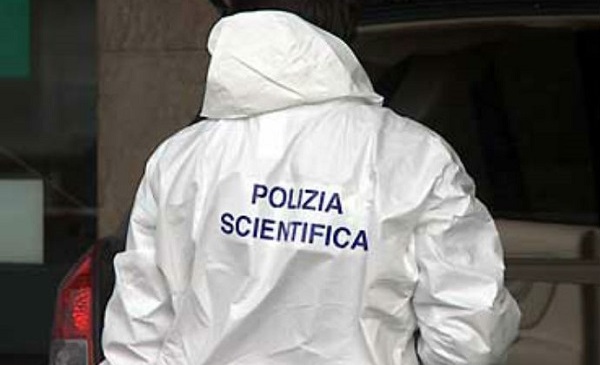 Via Cassala, trovato in una cantina il cadavere di una donna: si ipotizza il suicidio