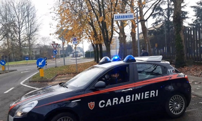 Finge rapina per bloccare furti di contante nella sua attività: denunciato