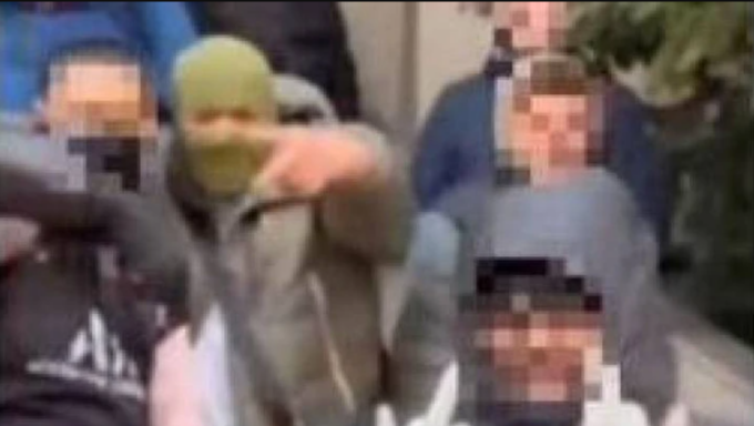 Disordini e aggressioni ai Chioschi di San Pietro, arrestati due membri del gruppo “Casa Base”
