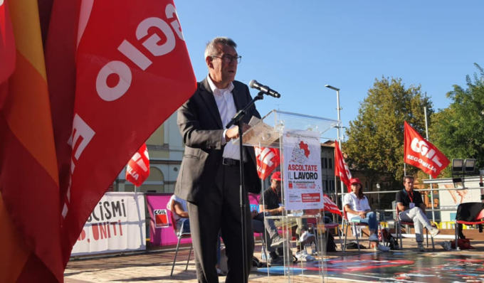 “Ascoltate il lavoro”: Landini in piazza per presentare le idee della Cgil