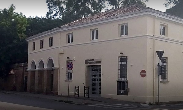 Rapina in banca da 50mila euro: paura per dipendenti e clienti in ostaggio