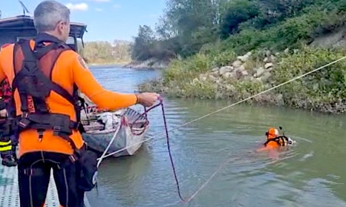 Panico a Boretto: un’auto finisce nel fiume, ma era stato il proprietario a spingerla nel Po
