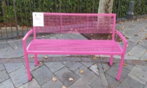 A Casina arriva una panchina rosa simbolo della lotta ai tumori al seno
