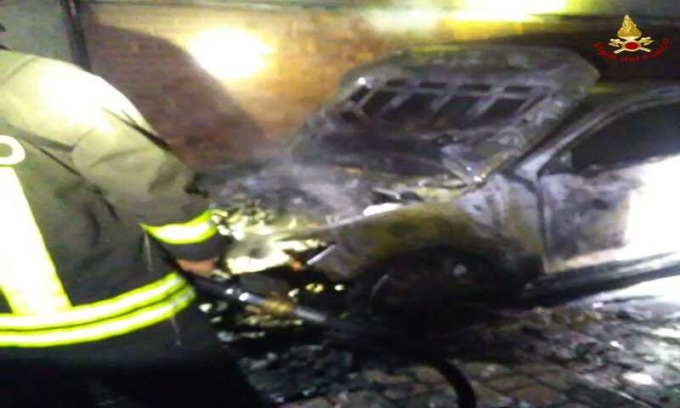 Incendio doloso in via Rivoluzione d’Ottobre: si suppone movente di gelosia