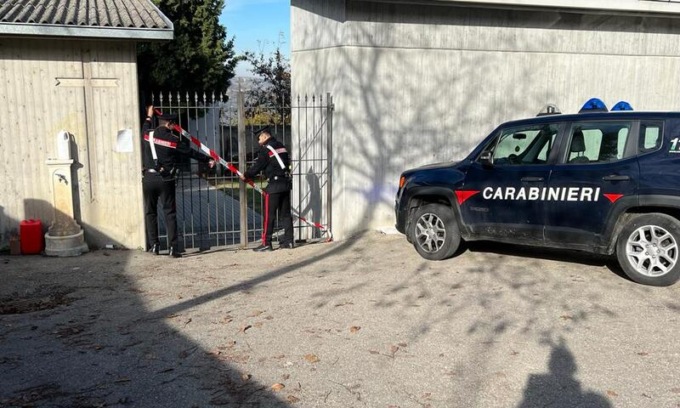 Baiso, trovata una bomba a mano nel cimitero di Levizzano