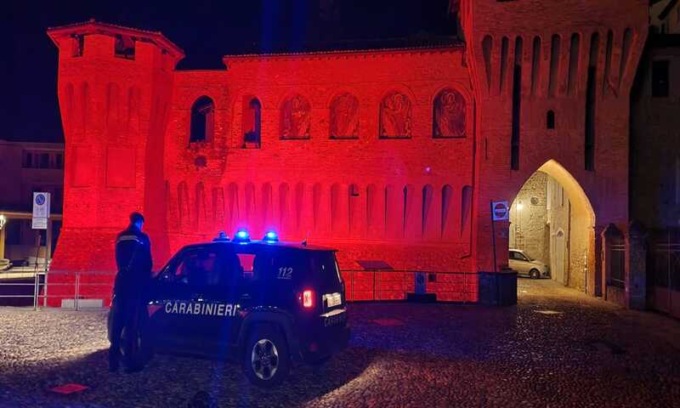 Castellarano, botte e minacce a moglie e figlia: arrestato un 60enne