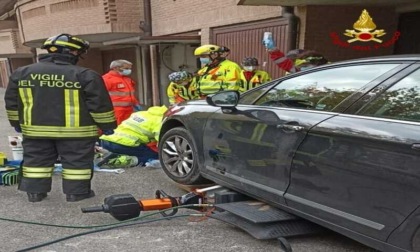 Campegine, 59enne muore schiacciato dalla propria auto davanti il garage di casa