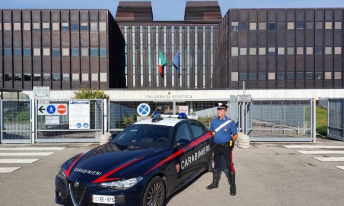 Viola il divieto di avvicinamento e continua con lo stalking all’ex: nuovi guai per un 28enne