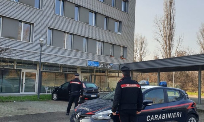 A passeggio con una pistola in tasca: arrestato nel reggiano