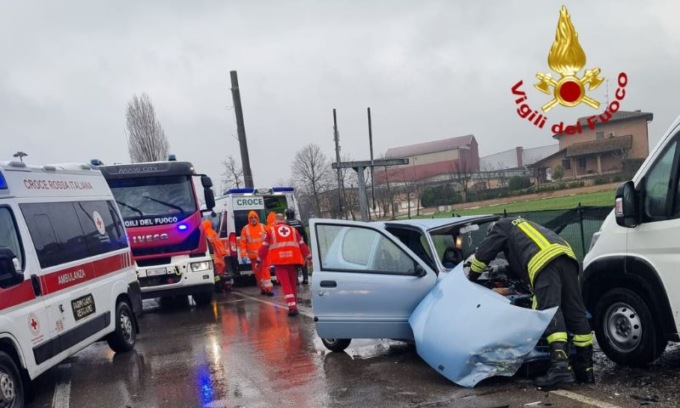 Incidente stradale a Gavassa, tre feriti: uno è grave