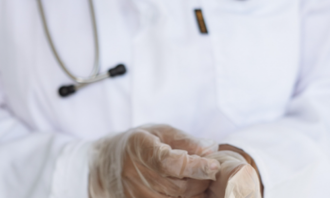 Medico reggiano accusato di violenze sessuali verso un paziente: adesso è ai domiciliari