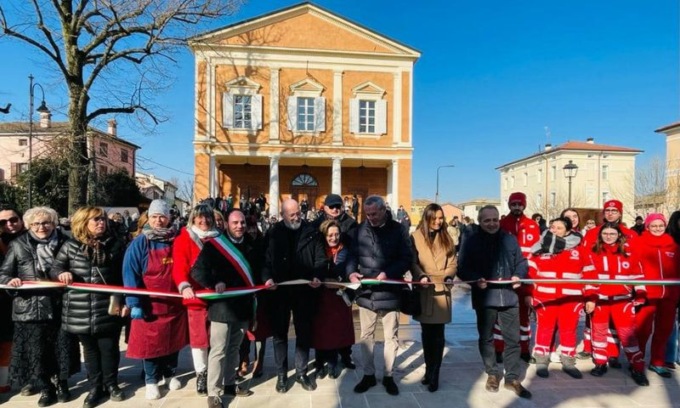 Domenica di festa a Reggiolo per l’inaugurazione di piazza Martiri