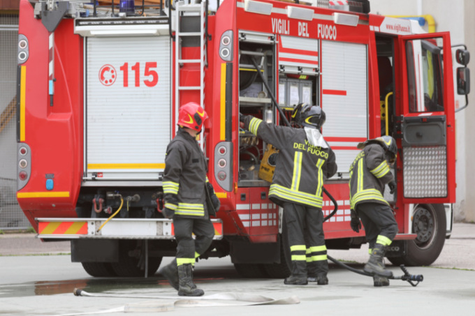 Incendio a Cadelbosco: in fiamme l’azienda I.Blu del Gruppo Iren