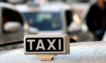 Sale su un taxi per andare a Castelvetro Piacentino, ma pretende di non pagare