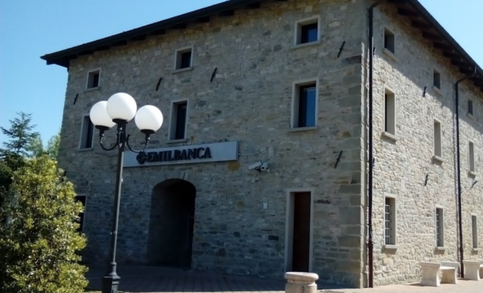 Furto nella notte alla filiale di Emil Banca di Toano