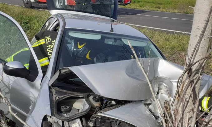 Incidente stradale in via Pietro Nenni: un ferito
