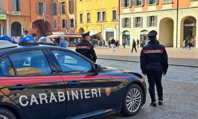 Dopo due anni di violenza e minacce di morte alla compagna, anche di fronte alla figlia, arriva la denuncia