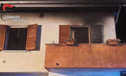 Materasso in fiamme in casa di una coppia anziana: 4 intossicati