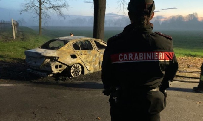 Muore carbonizzato nella sua auto dopo un incidente: tragedia a Scandiano