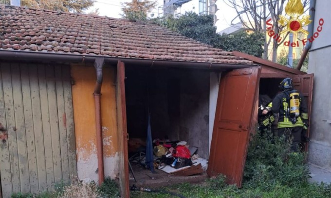 Incendio in un garage di Reggio Emilia: soccorso un 45enne nigeriano