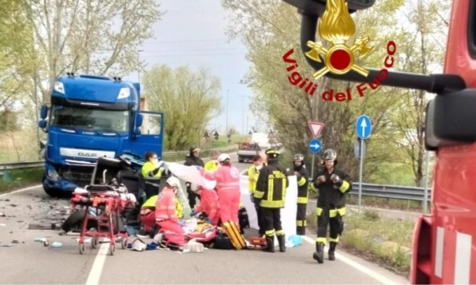 Grave incidente a Gattatico: microcar si schianta contro un camion