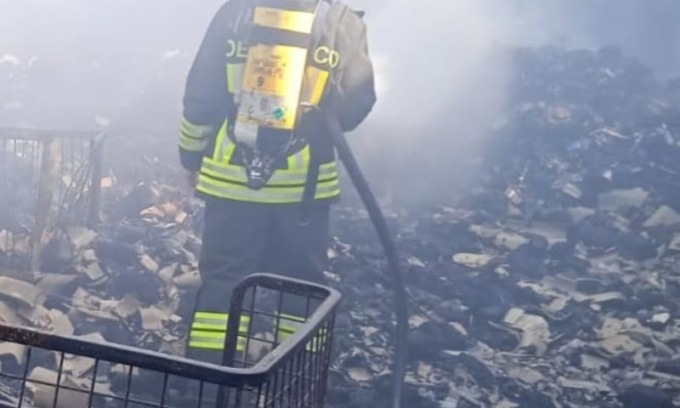 Laboratorio di maglieria in fiamme a Reggiolo