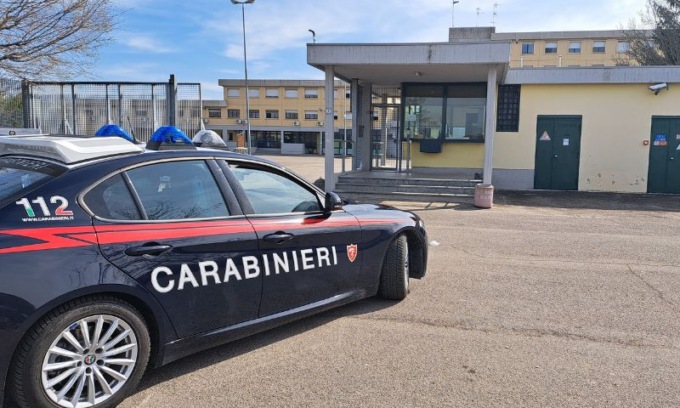 Ricercato per rapina e resistenza a pubblico ufficiale: trovato in un campo nomadi