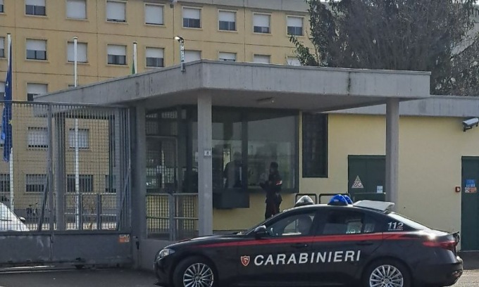Calci e pugni in faccia alla moglie per aver chiamato i carabinieri durante una lite