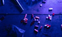 Market di droghe sintetiche in casa: 25enne in manette