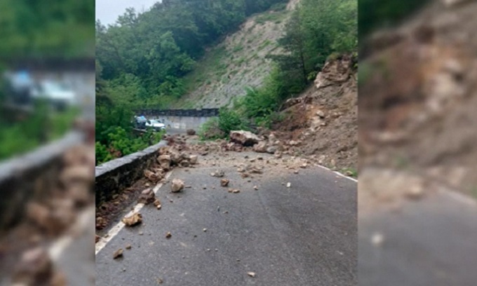 Maltempo: una frana interrompe la strada provinciale 7 a Montelusino