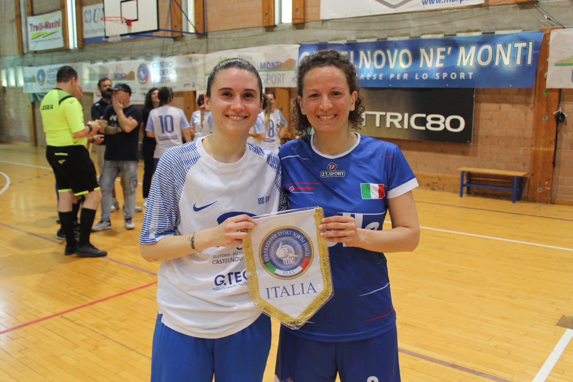 Sorde_Futsal_Mag2023_partita_amichevole_con_Baiso_2_capitane_Aurora_Frassinetti e Valeria Giura