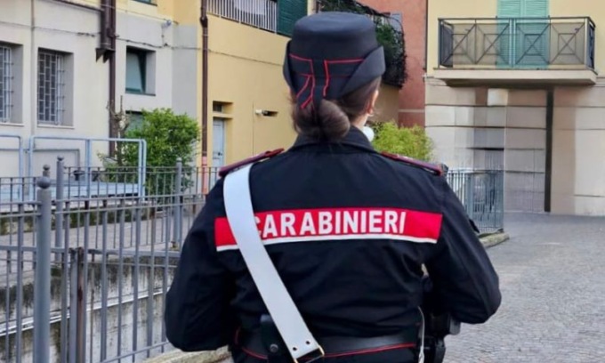 Portano a termine cinque furti con il viso travisato: arrestate due persone
