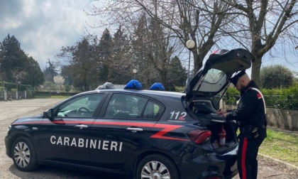 Minaccia un ciclista con una mazza da baseball dopo un diverbio stradale